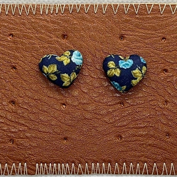 Womens Puff Heart Earrings Floral Fabric Covered Heart Shaped Post Backs - Picture 1 of 4
